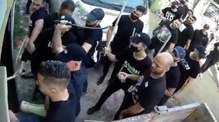 אוהדי מכבי חיפה מחוץ לקריית שלום