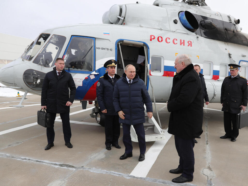 נשיא רוסיה ולדימיר פוטין נפגש עם רודן בלארוס אלכסנדר לוקשנקו ב קוסמודרום ווסטוצ'ני במזרח הרחוק של רוסיה 