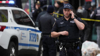 הזירה מחוץ לתחנת הרכבת בניו יורק