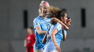 שחקניות נבחרת ישראל חוגגות