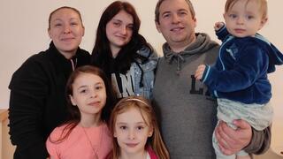 אלקסנדרה ואנדריי ליסיאנסקי עם חמשת ילדיהם: קטיה, לנה, מרינה, מאשה ודוד