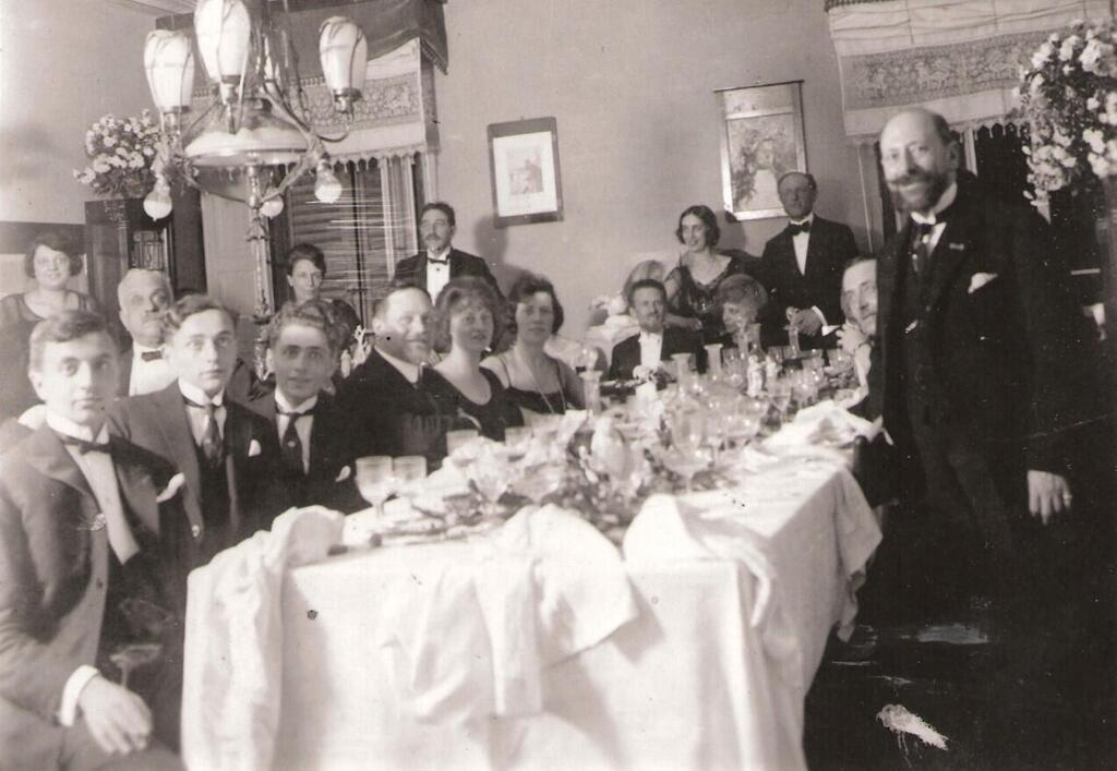 ארוחה בבית משפחת הרב סלומונה רוונה, 1922