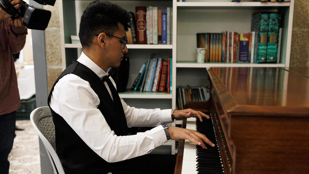 A student stunned the crowd with a piano piece at the Ibdaa School of the Arts in Jerusalem