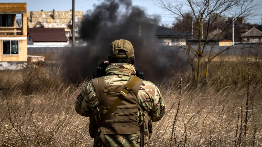 אוקראינה מסלקים מוקשים ב ברוברי פרבר של קייב מלחמה עם רוסיה