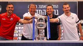 גולדברג, בכר, אלישע ומלול עם הגביע