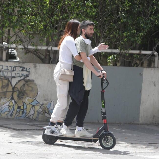 רוכבים אל השקיעה