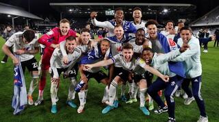 שחקני פולהאם חוגגים עלייה