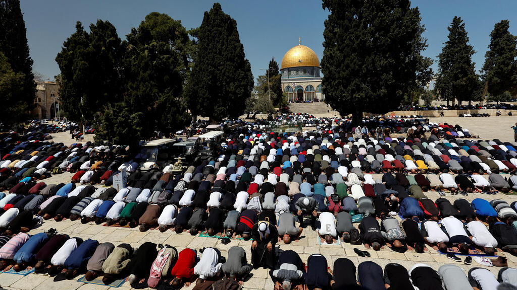 Muslim pray on the Al Aqsa Mosque compound during last Friday 