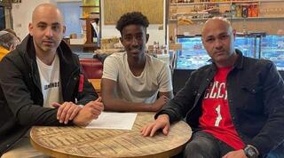 ליאור קאסה לצד סוכניו, אבי זהבי ועוז חביב