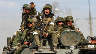 מריופול נגמשים ו טנקים  כוחות פר רוסים צבא רוסיה משבר מלחמה רוסיה אוקראינה 
