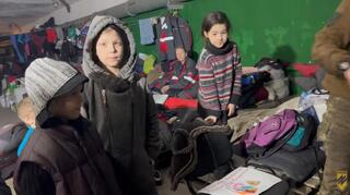 אוקראינה מריופול תיעוד של המתבצרים חיילים ו אזרחים ב מפעל ה מתכת אזובסטל