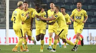 שחקני בית"ר ירושלים חוגגים