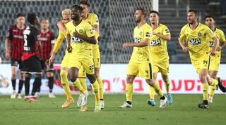 שחקני בית"ר ירושלים חוגגים