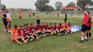 השחקני של נערים א חוגגים