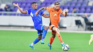 אלמוג בוזגלו עם הכדור