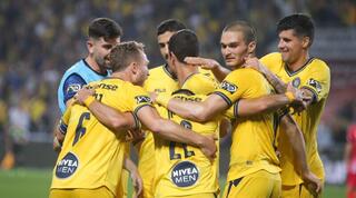 שחקני מכבי תל אביב חוגגים