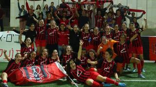 שחקניות הפועל ירושלים חוגגות