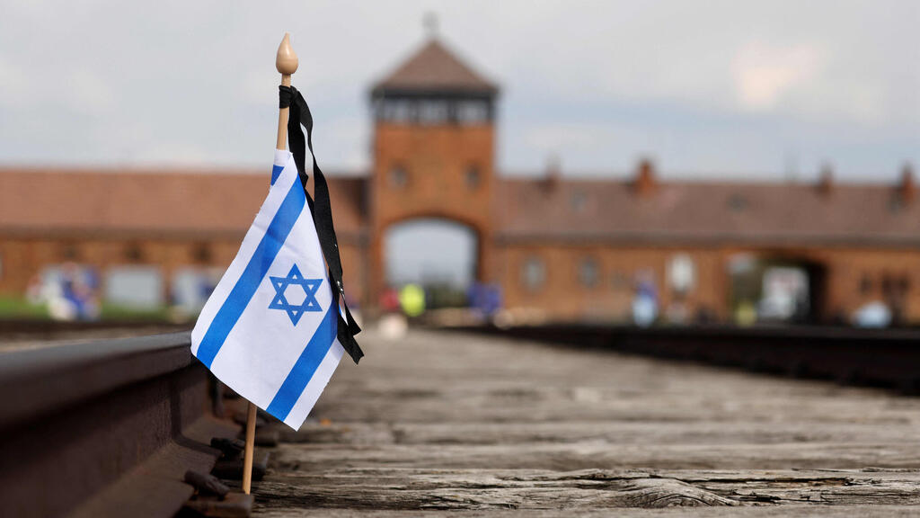 March of the living at Auschwitz, Poland during Holocaust Memorial Day (Photo: AFP) מצעד החיים באושוויץ