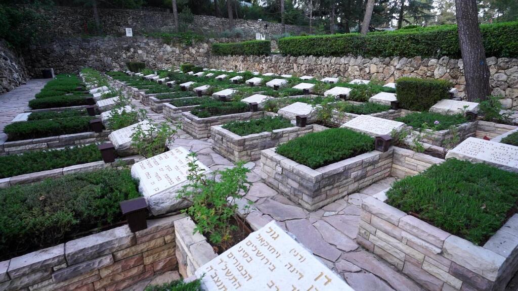 הכנות צה"ל בבתי העלמין הצבאיים ליום הזיכרון