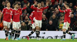 שחקני יונייטד חוגגים עם רונאלדו