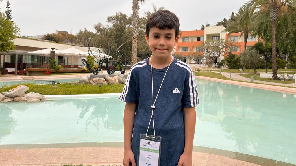 נועם ששון בן 8 וחצי מגני תקוה זכה באליפות אירופה בשחמט לחניכי בתי ספר עד גיל 9 שנערכת ביוון