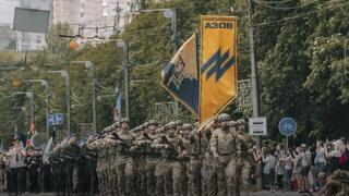 לוחמי גדוד אזוב במצעד שערכו ביוני 2019 בעיר מריופול אוקראינה
