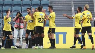 שחקני בית"ר חוגגים