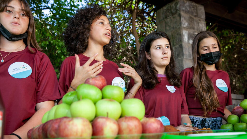 וןפל מפסולת תפוחים - תלמידות מג'דל שמס - 