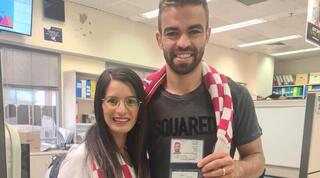 מיגל ויטור מקבל את תעודת הזהות