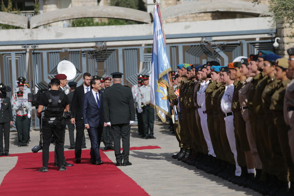 The official Independence Day ceremony at the President's residence in Jerusalem (Photo: Moti Kimchi) מטס חיל האוויר מחוף ת"א