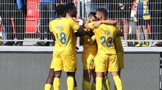 שחקני בני ריינה חוגגים