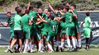 שחקי מכבי חיפה חוגגים