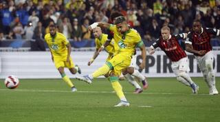 לודוביק בלאס כובש בפנדל