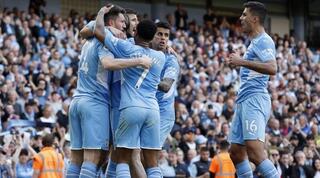 שחקני מנצ'סטר סיטי חוגגים