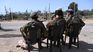 הלוחמים ששומרים בקו התפר