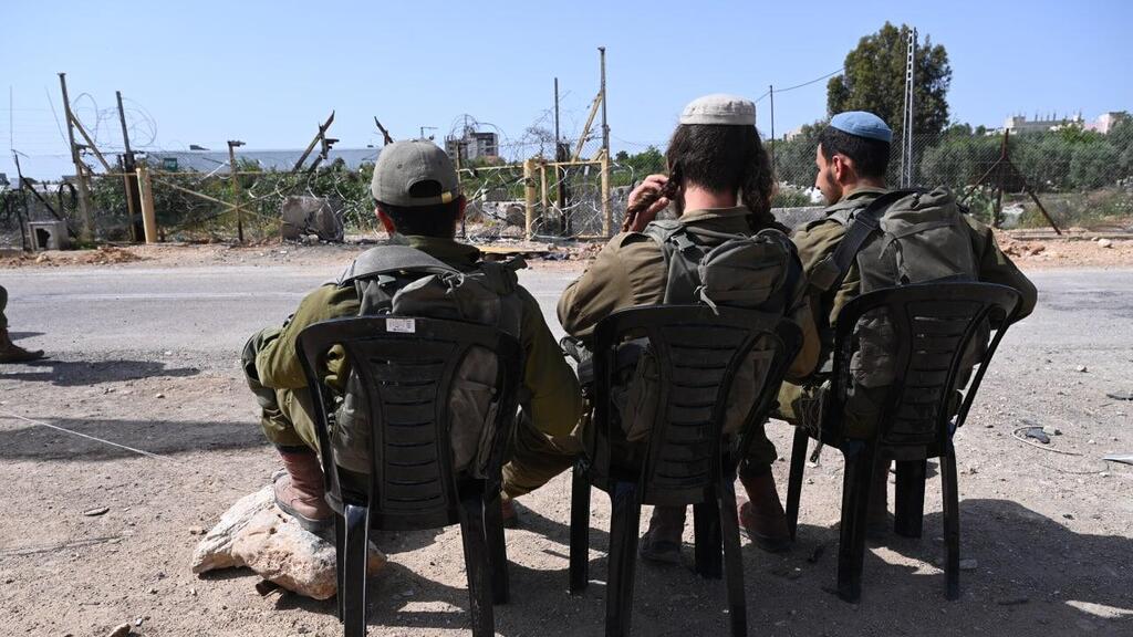 הלוחמים ששומרים בקו התפר