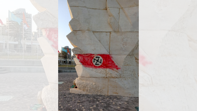 Две перекрещенные буквы Z напоминают свастику (Фото: пресс-служба мэрии) Свастика на монументе "Крылья" в Нетании
