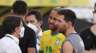 ליאו מסי וניימאר במשחק שלבסוף לא הושלם