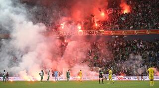 האבוקות של אוהדי מכבי חיפה