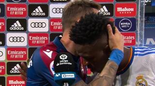 ויניסיוס מנחם את מוראלס