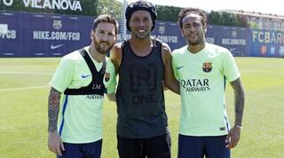 רונאלדיניו עם ניימאר ומסי