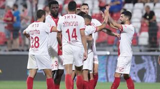 שחקני הפועל נוף הגליל חוגגים