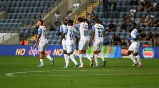 שחקני מכבי פתח תקווה חוגגים