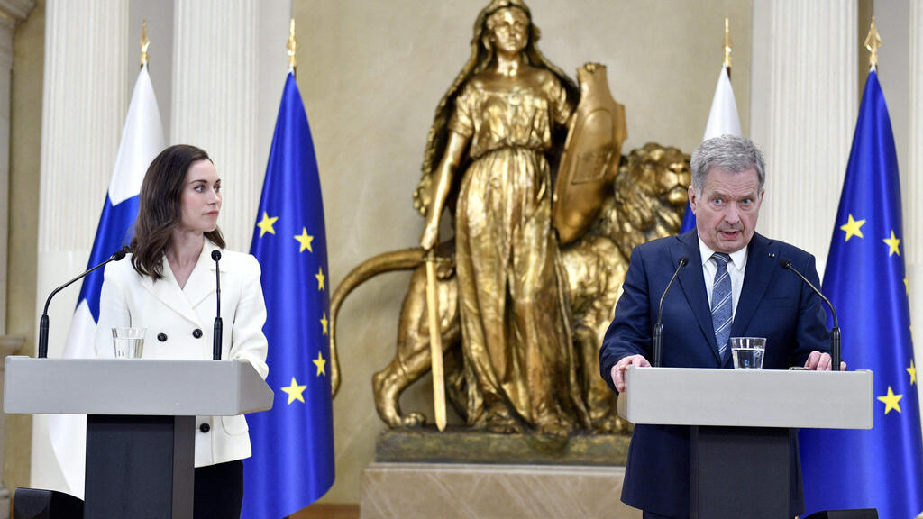 נשיא פינלנד סאולי ניניסטה וראש הממשלה סאנה מרין הודיעו רשמית על הגשת בקשת הצטרפות ל נאט"ו