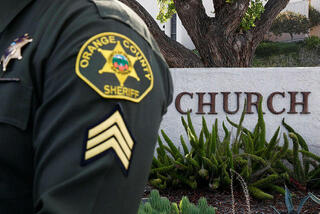ירי בכנסייה בלגונה וודרס שבקליפורניה