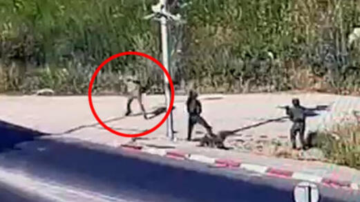 תיעוד: מחבל ניסה לבצע פיגוע דקירה סמוך לכיכר שומרון
