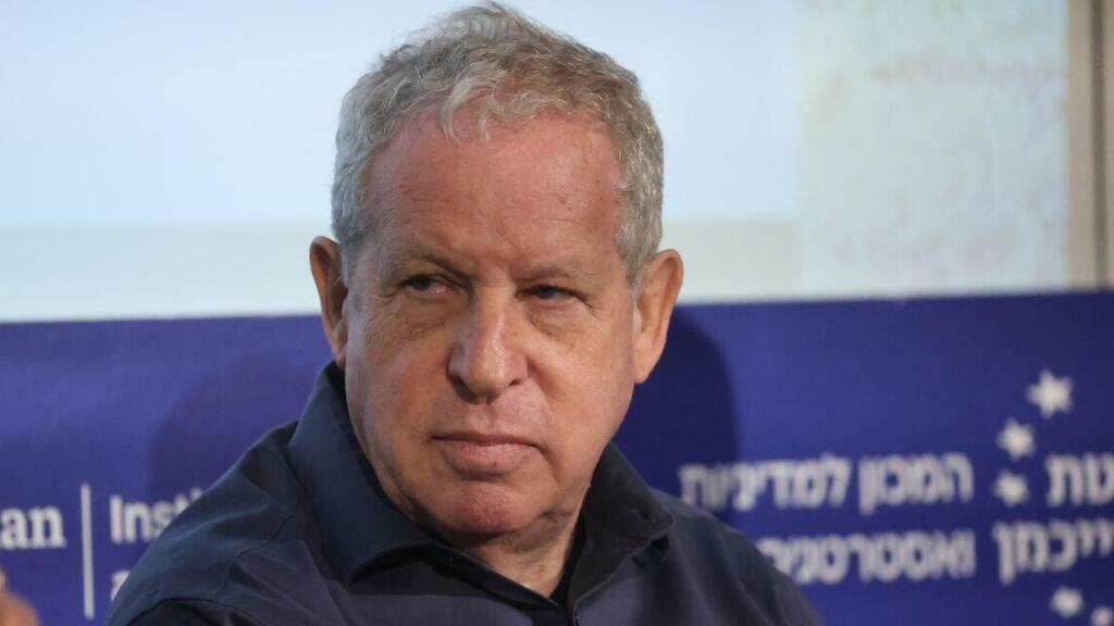 גיורא איילנד