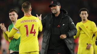 יורגן קלופ וג'ורדן הנדרסון מאושרים בסיום