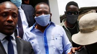 איב ז’אן-ברט במרכז התמונה