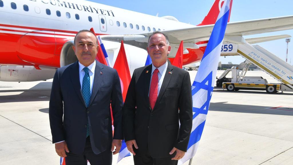 Turkish Foreign Minister Mevlut Cavusoglu arrives in Israel on Tuesday (Photo: GPO) מבלוט צ'בושולו שר החוץ של טורקיה ב נתב"ג